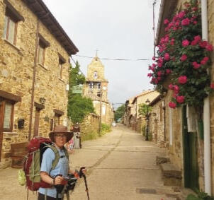 Maryse dans un village